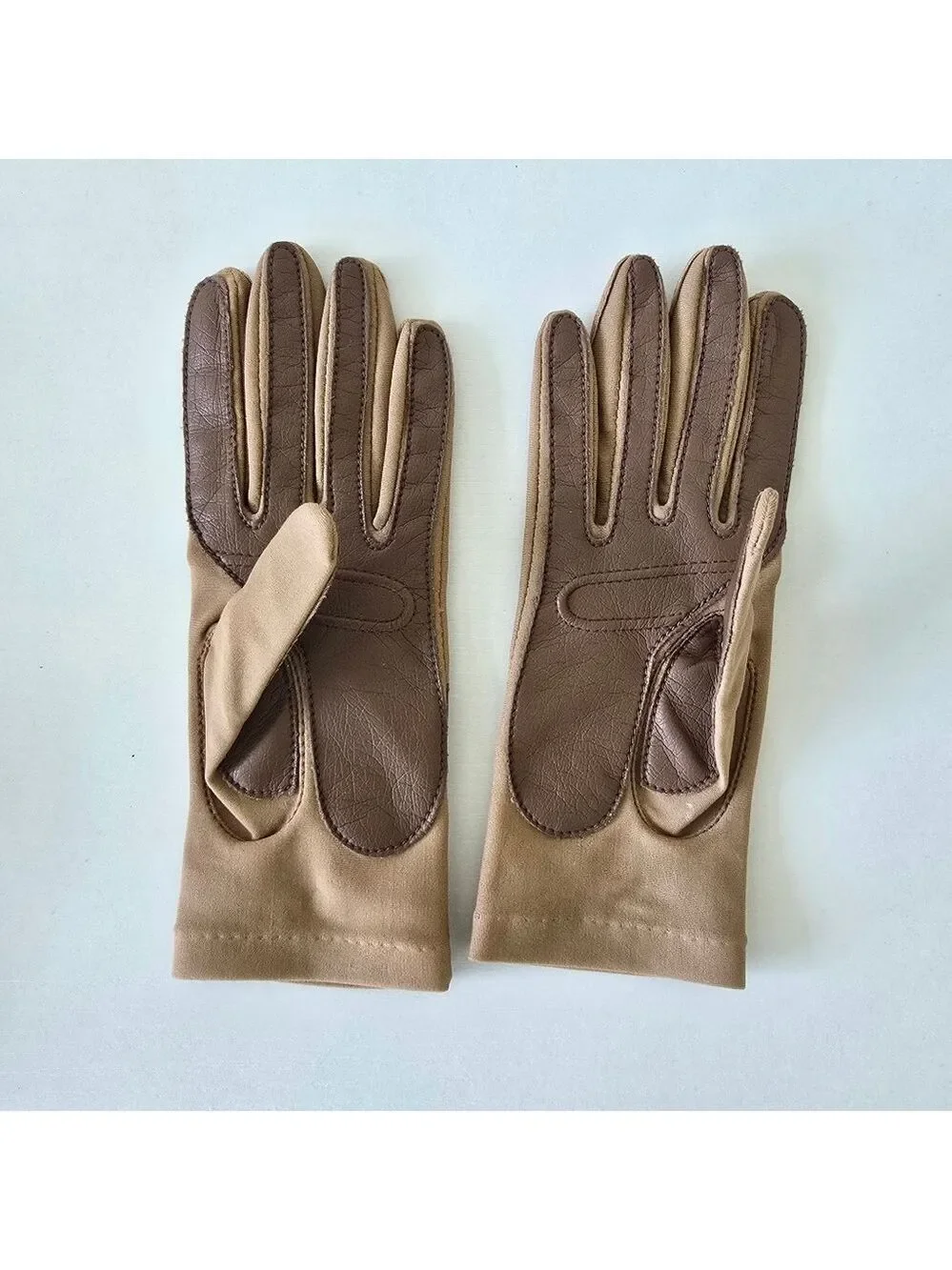 Leggs Sheer Energy Classic Tan Women's Stretchy Gloves with Brown Accent - OS